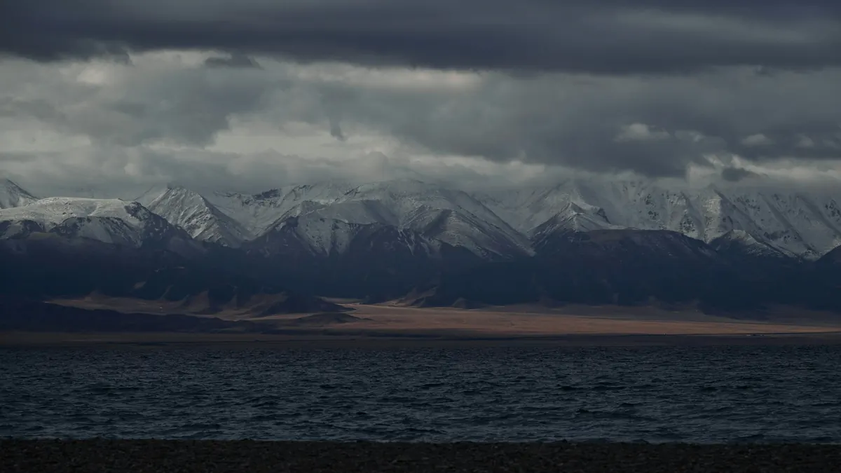 Blizzards in the alps, high tides tonight
