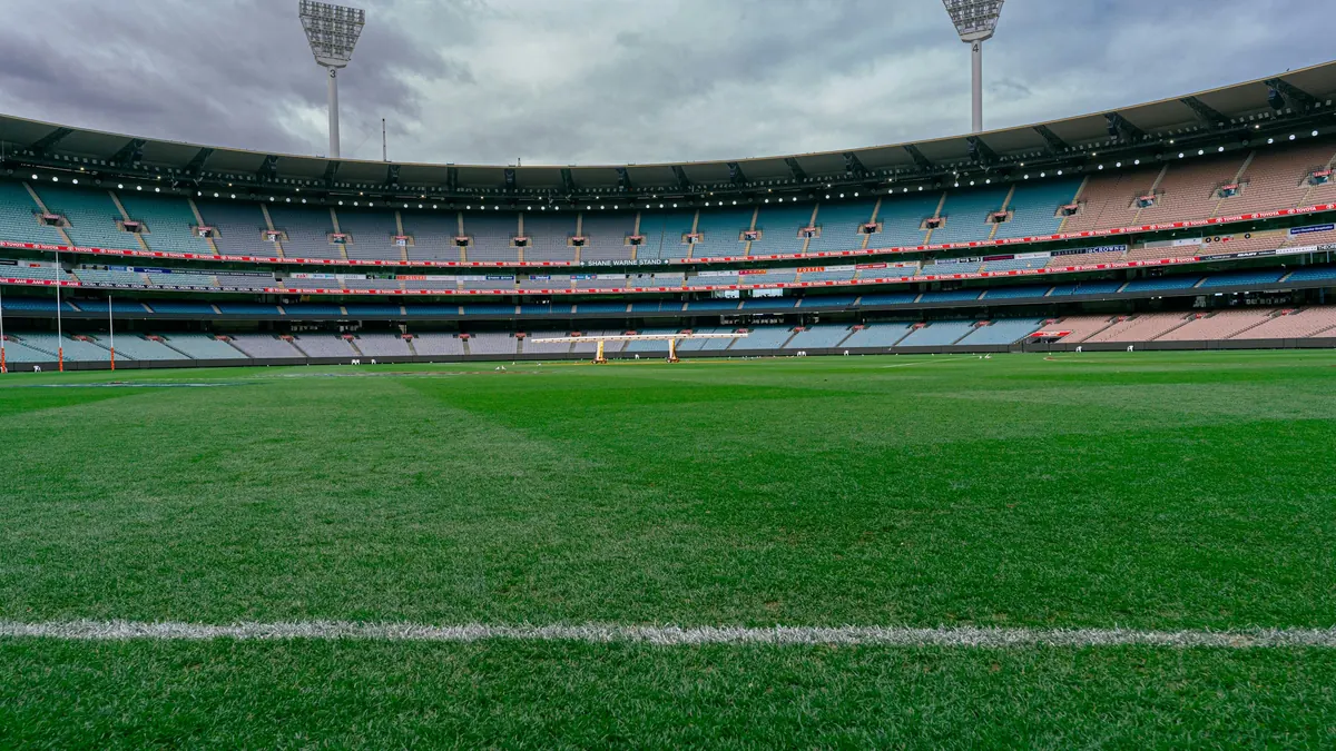 Crows storm home to end Swans' unbeaten SCG run