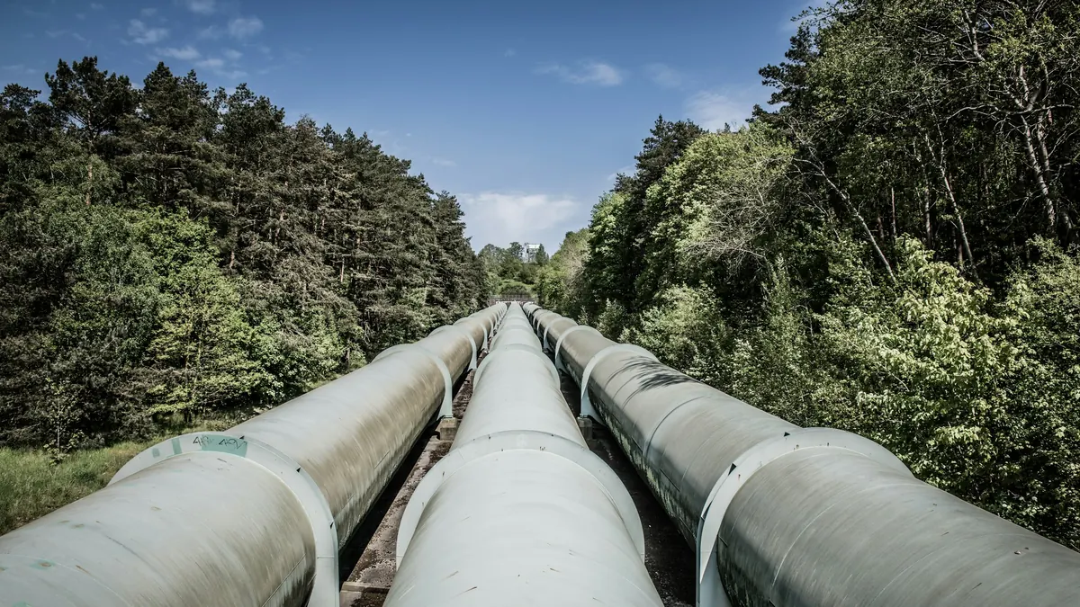 Draft gas law keeps must-sell, defers start to 2028