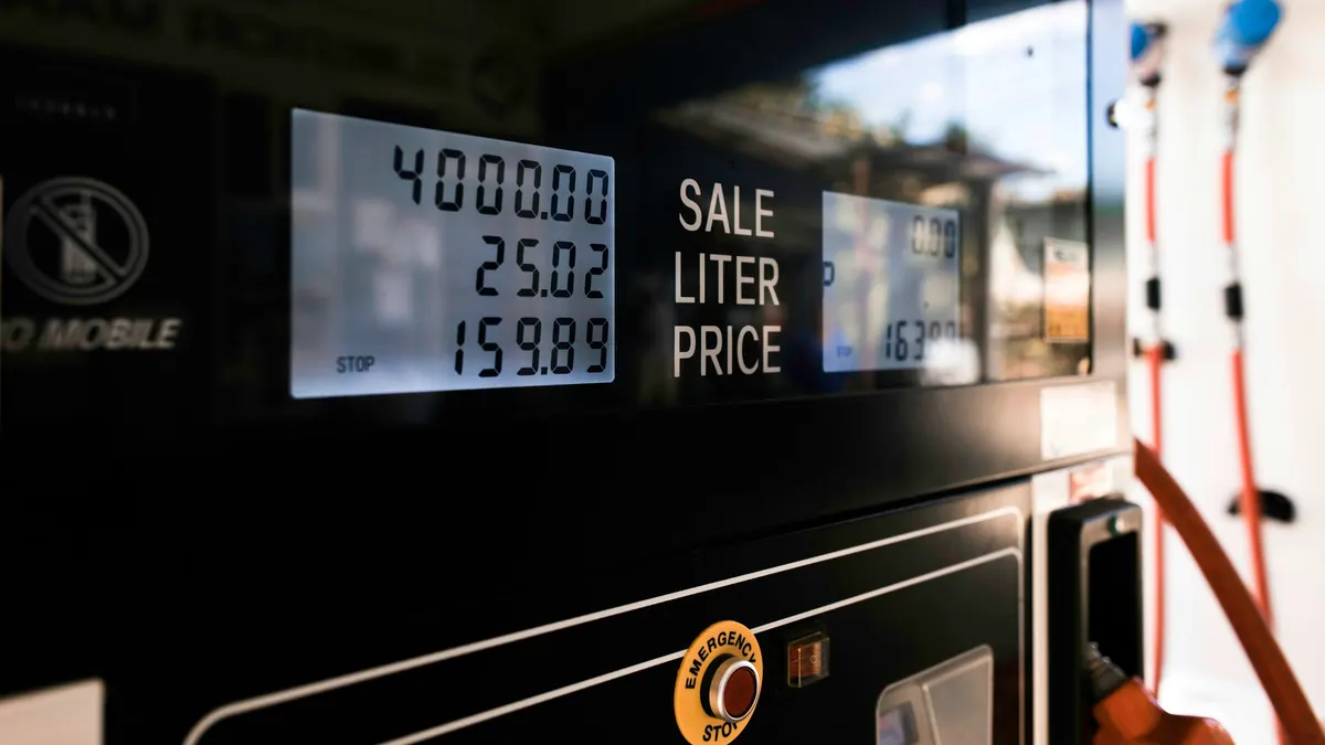 Household spending up 0.8pc as fuel prices fell