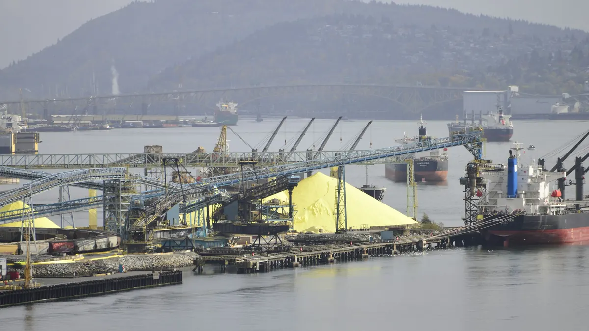 Gold hauls trade balance to surplus