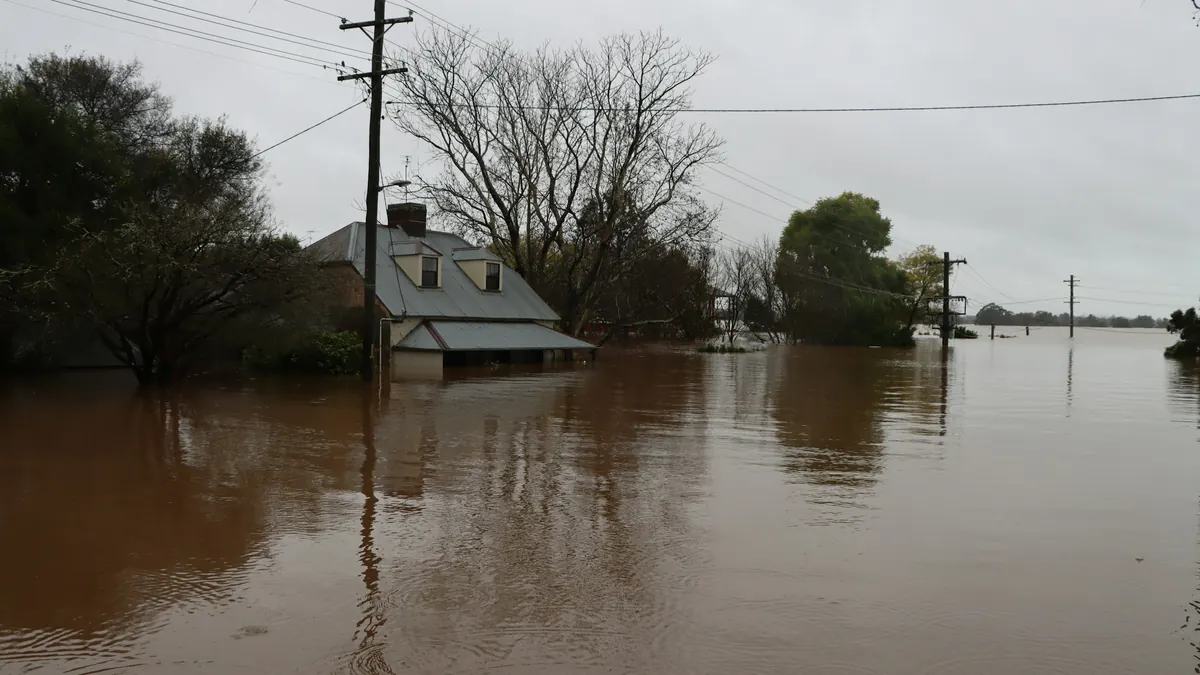 Minor flooding on the Kiewa as flood watch widens